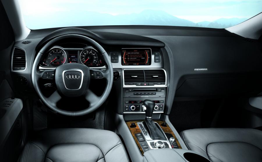 Торпедо Audi Q7 3.6 Quattro (4L) 2006 года  (NA) (фото 5 из 10)